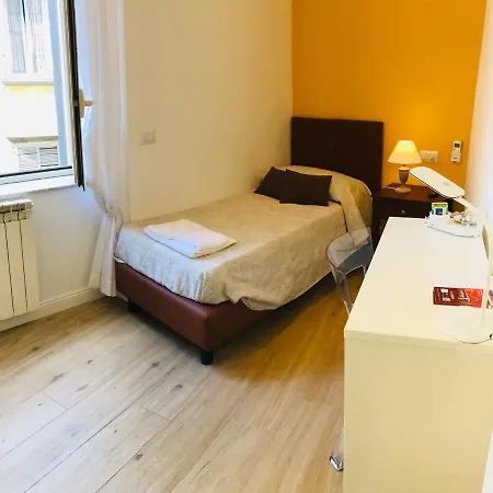 Agora Singola Con Bagno Privato Adiacente نابولي