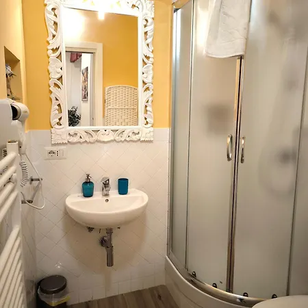 Agora Singola Con Bagno Privato Adiacente نابولي